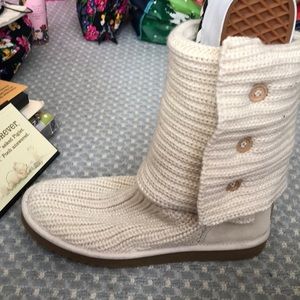 White knit uggs